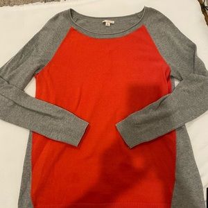 GAP sweater. Size XS. Good condition. Orange/grey